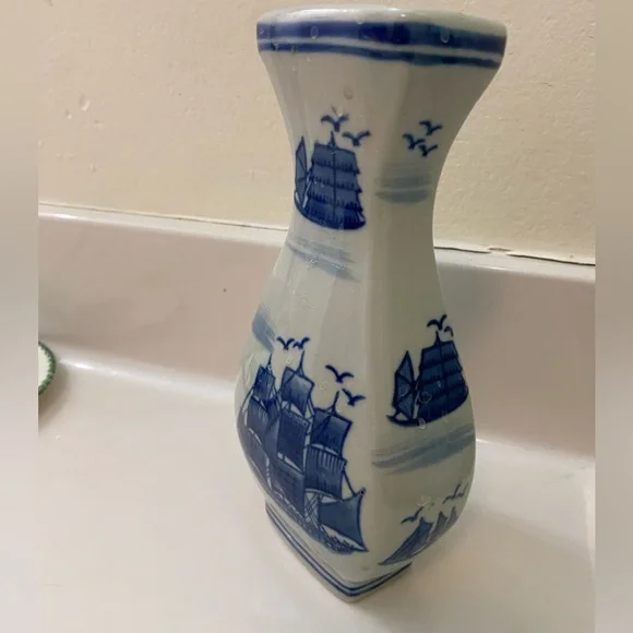 Vintage Blue boat vase - Picture 2 of 4